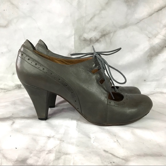 clarks lace up brogues